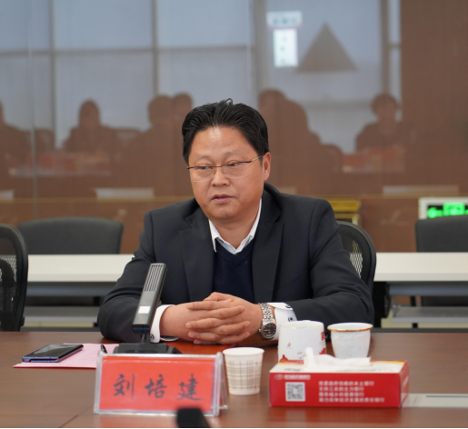 11.10西平縣考察團蒞臨市產(chǎn)業(yè)集團考察交流(1)339.png 11.10西平縣考察團蒞臨市產(chǎn)業(yè)集團考察交流(1)339.png