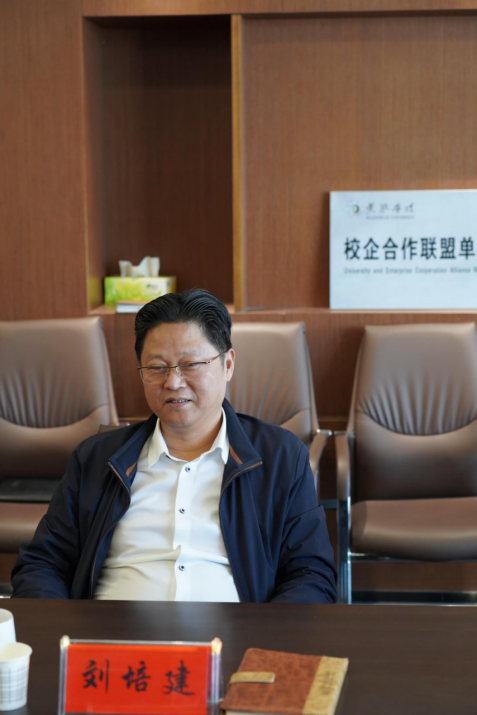 11.29中國銀行到訪(fǎng)產(chǎn)業(yè)集團268.png