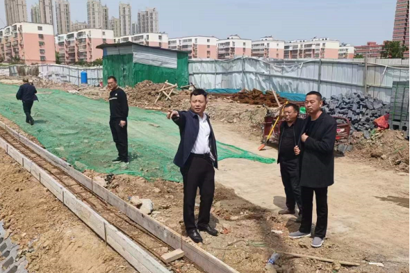 駐馬店市黃淮建設工程有限公司到各在建項目進(jìn)行節日慰問(wèn)173.png